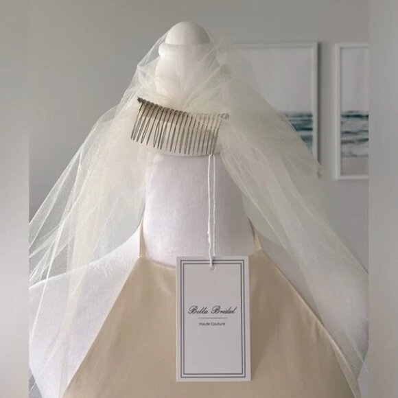 Elegant White Lace Bridal Veil